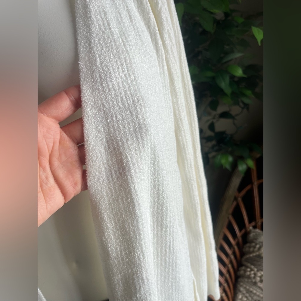 Reformation Barefoot Dreams Robe - Picture 4 of 6